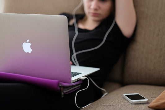 MacBook External Display Guide: Is Thunderbolt 4 to DisplayPort Cable Superior to USB-C?